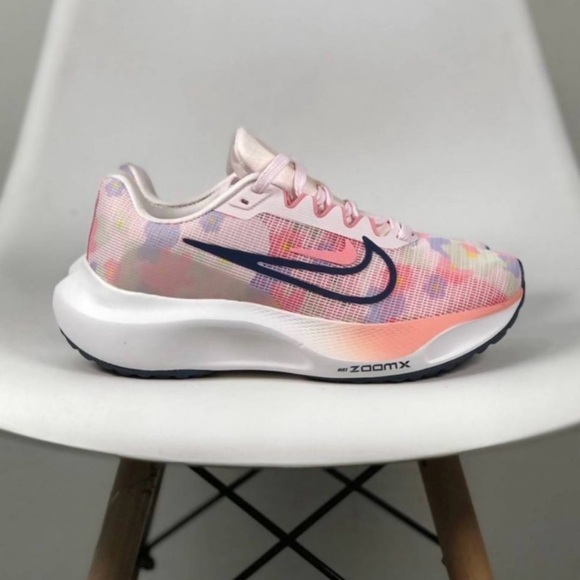 Nike Zoom Fly 5 running shoe pink/navy 6 - Picture 1 of 4